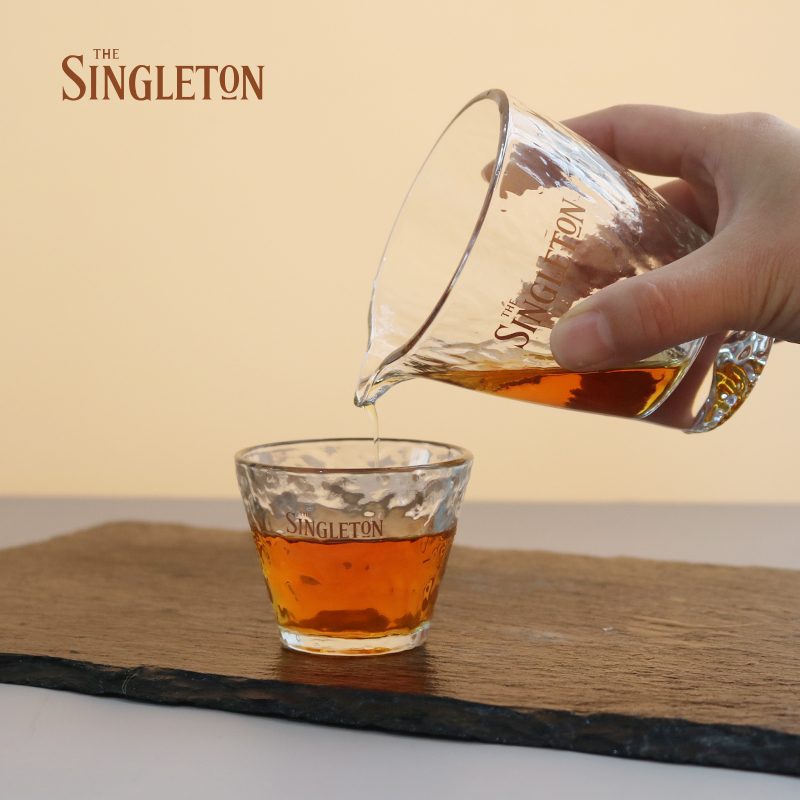 Sharing Decanter / Serving Jug — view 2